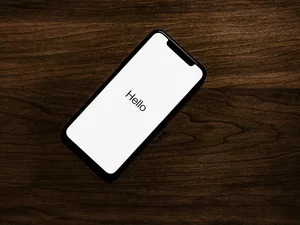 Miniatura: Noworodek z Iphone'em