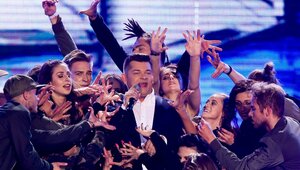 Miniatura: Gwiazdor disco polo na sylwestrze dużej...