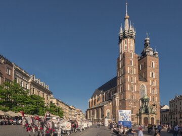 Z jakimi wydarzeniami wiąże się powstanie hejnału mariackiego?