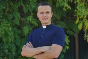 Miniatura: Burza ws. udziału księdza w znanym show...