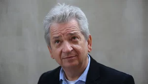 Miniatura: Zanany reżyser wściekły na polityków....