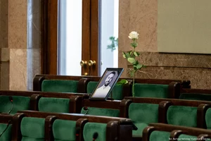 Miniatura: "Spójrzmy wszyscy w górę". Partnerka...
